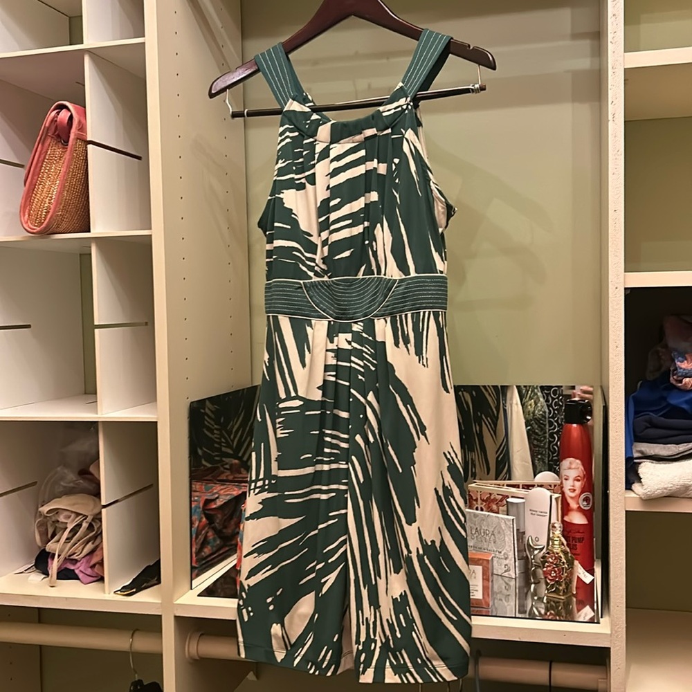 Cute green and cream sleeveless short, dressed with stretchy fabric